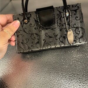 Small purse in silver and black.